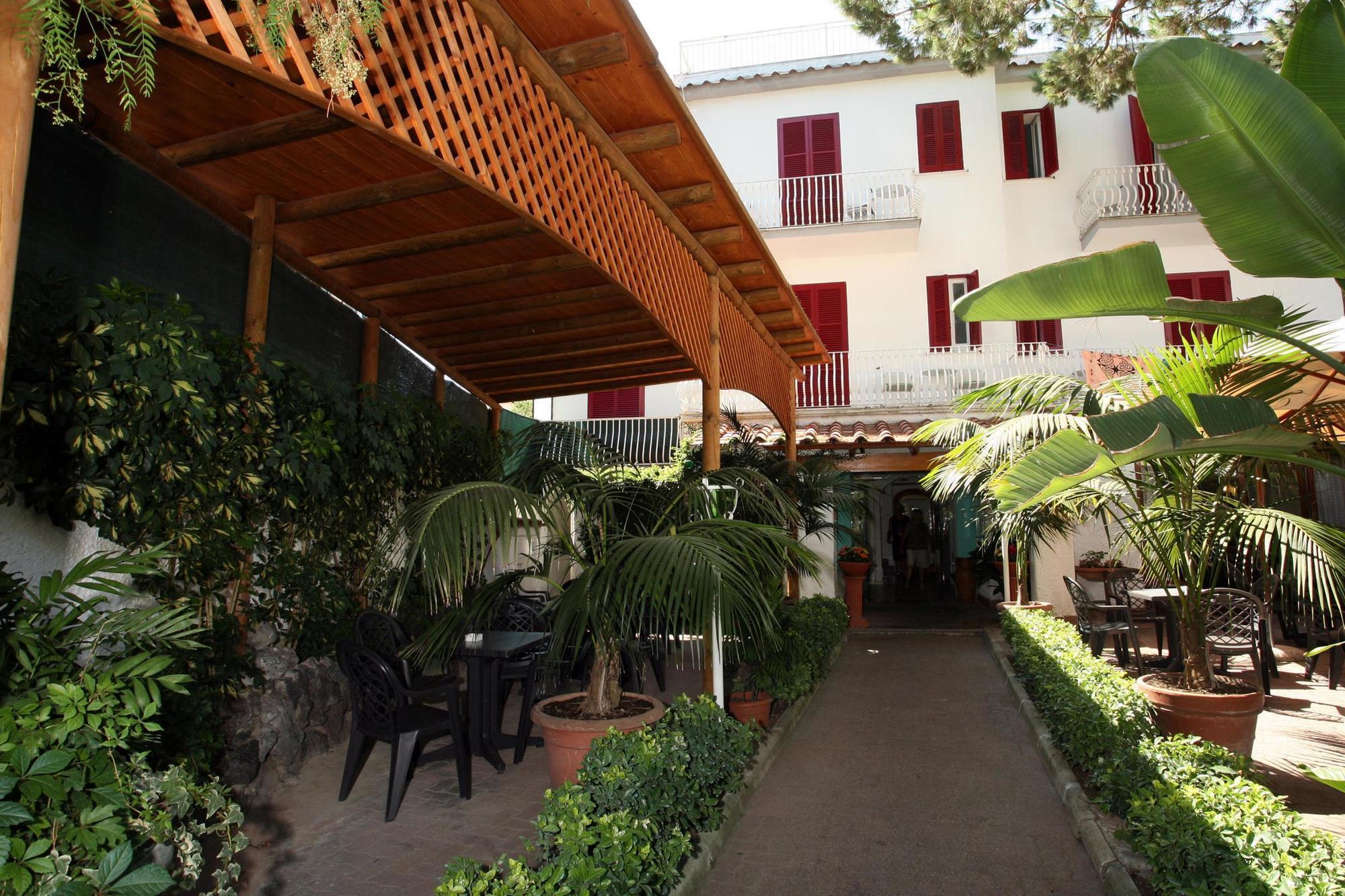 Charme Hotel La Villa Tina Isquia Exterior foto